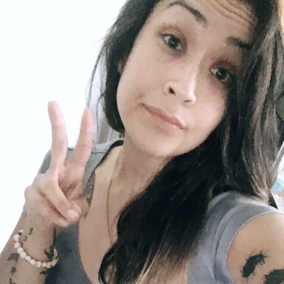 Meet your Posher, Daniela - Picture 2 of 5